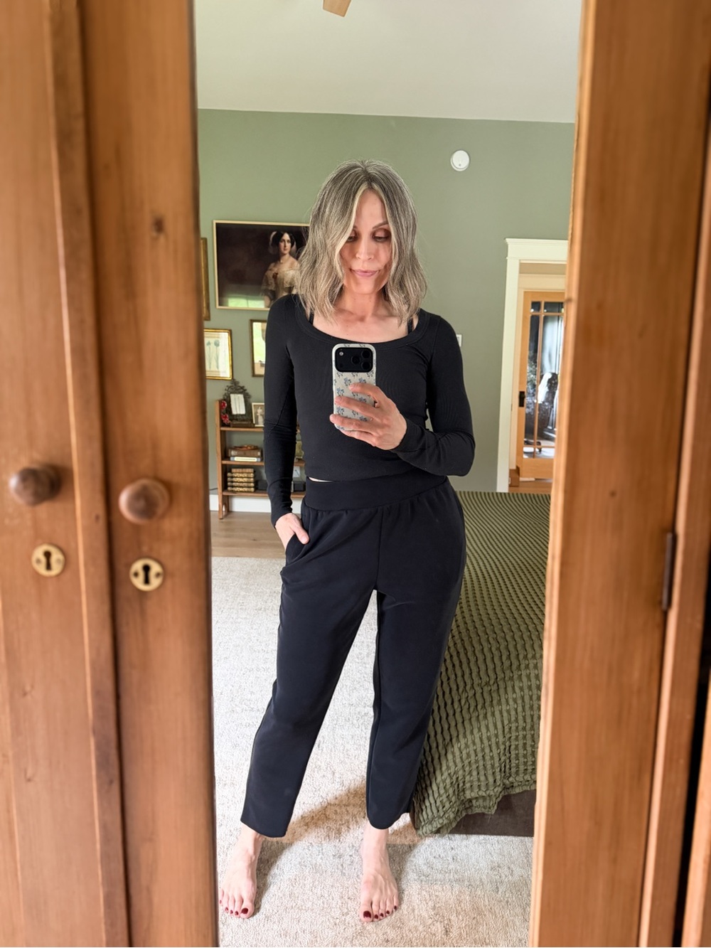 Black high waist travel pants